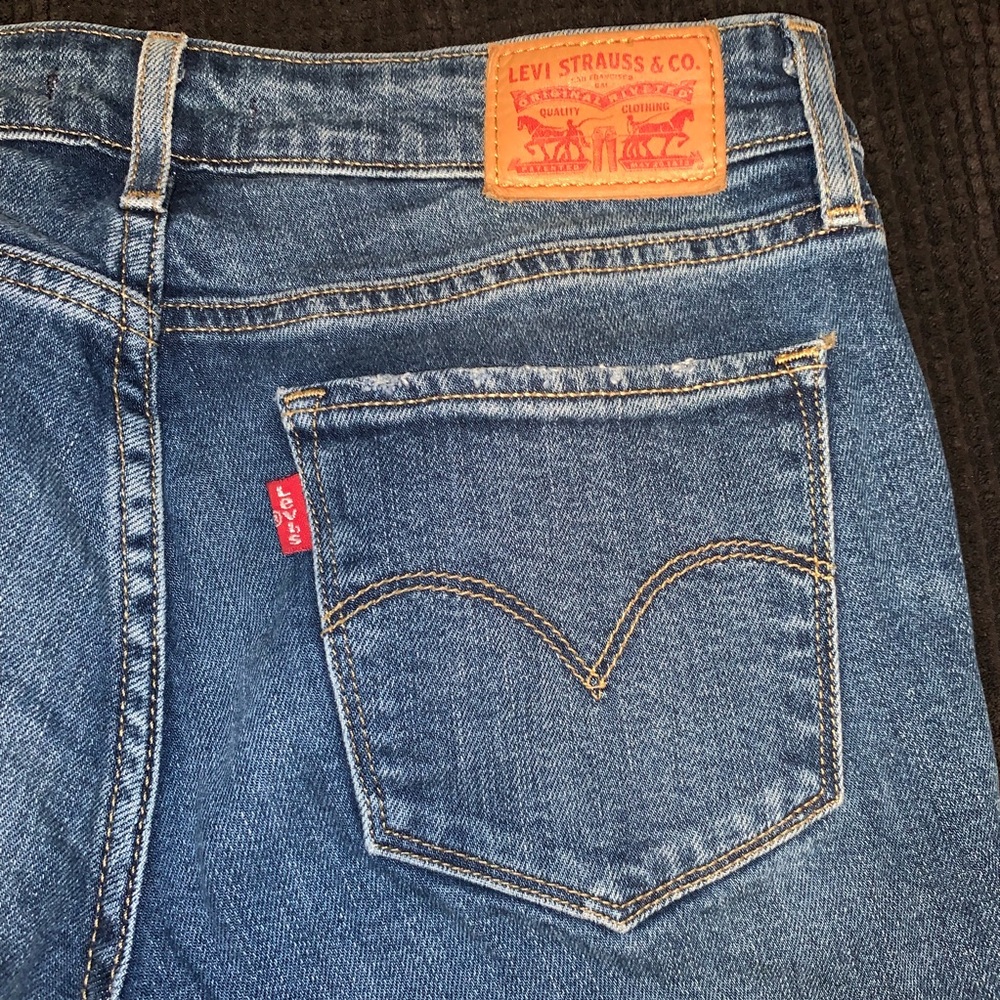 Women’s Levi Skinny Jeans